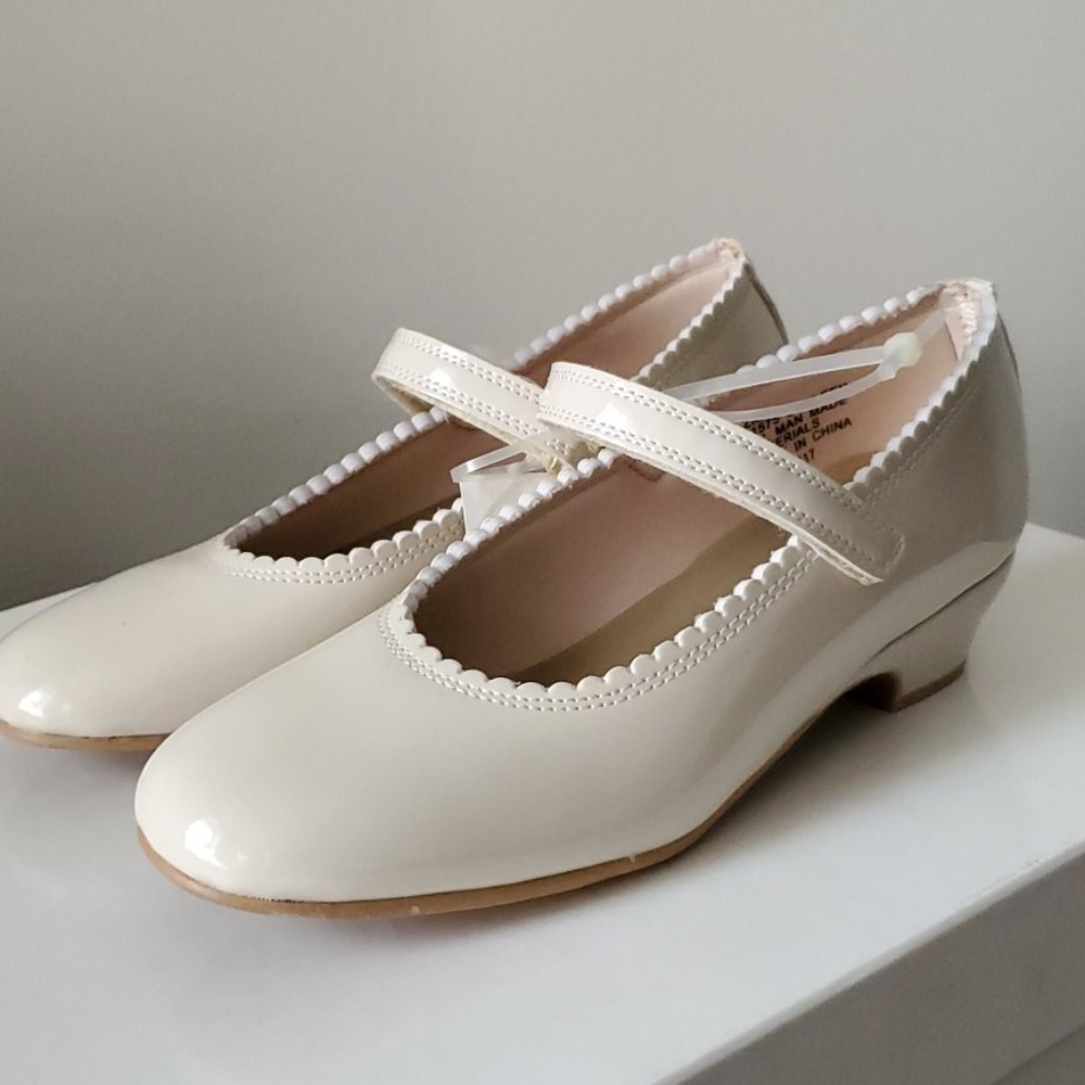 Girl's Ivery Short Heel Dress Patent Shoes